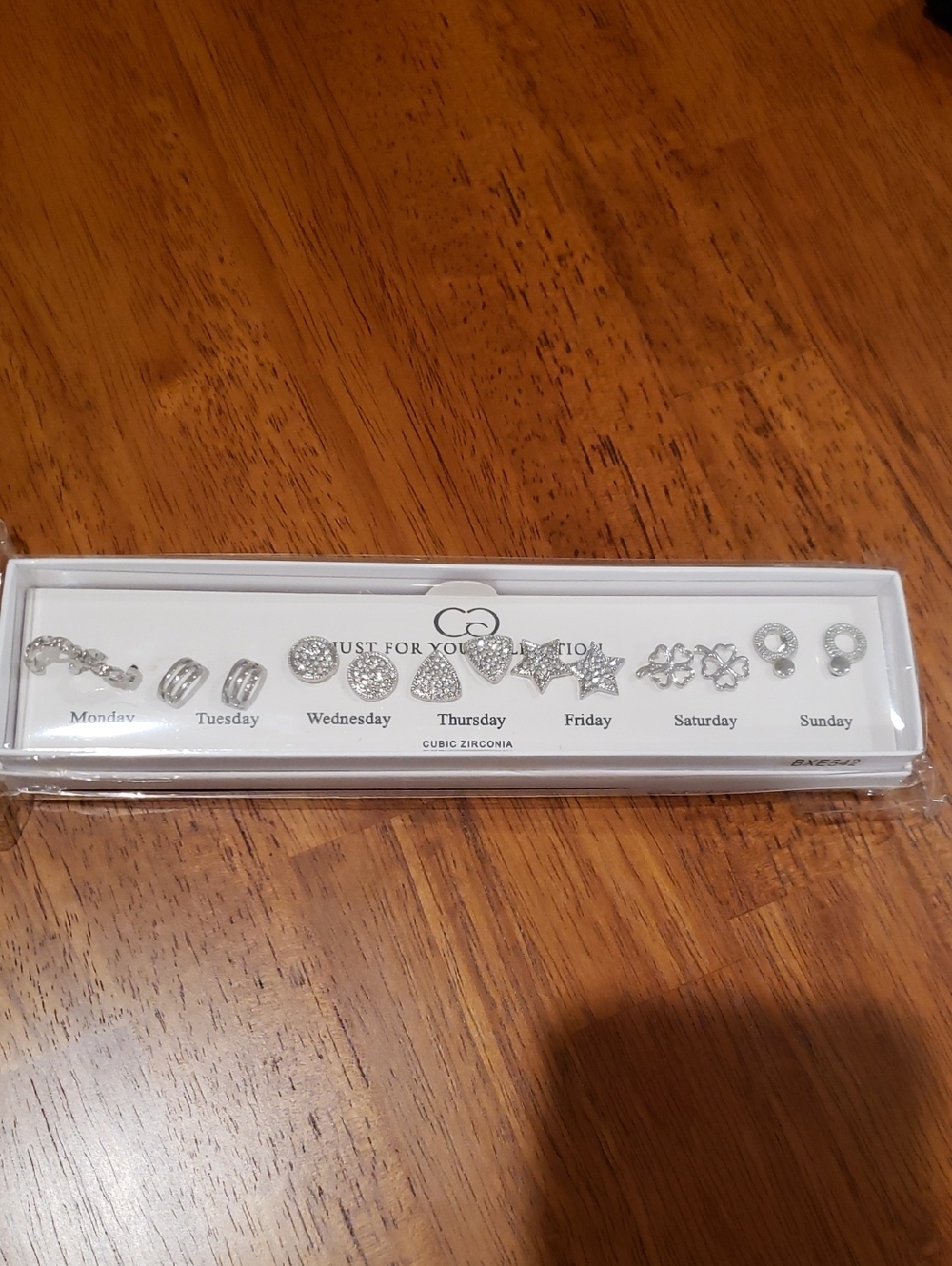 NEW Couture Gems Silver-Tone Cubic Zirconia 7-Day Earring Set